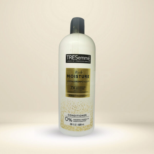 TRESemmé Rich Moisture Shampoo and Conditioner Set - Image 2